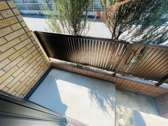 ����12
