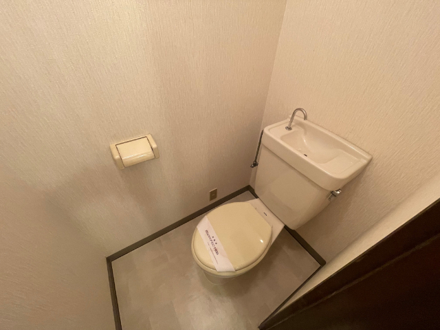 ����5
