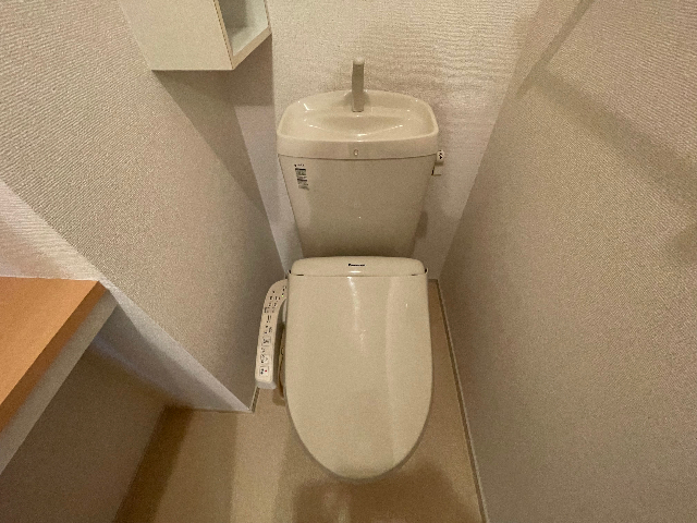 ����4