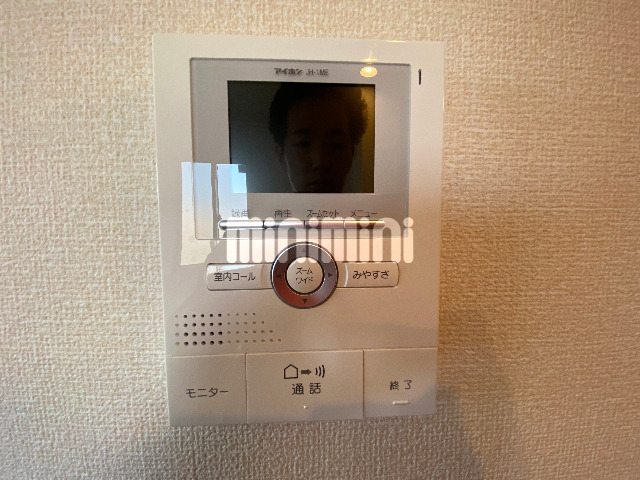 ����9