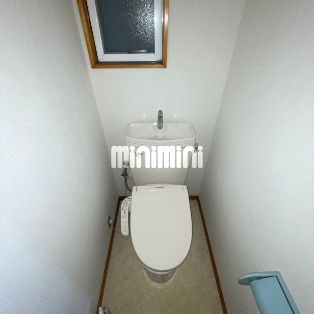 ����4