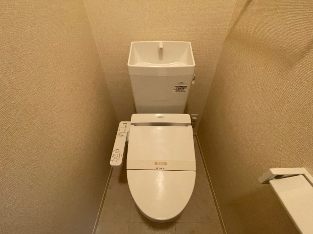 ����4