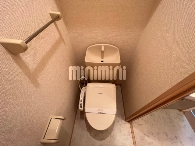 ����4