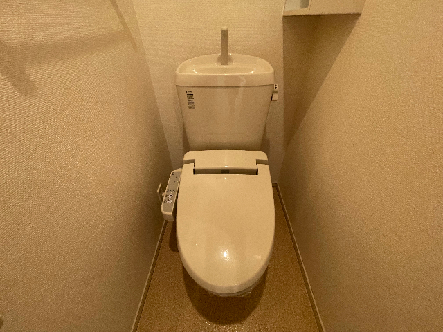 ����4