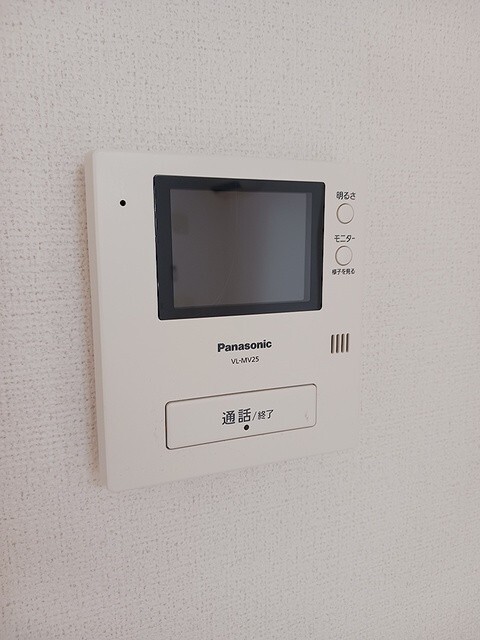 ����9