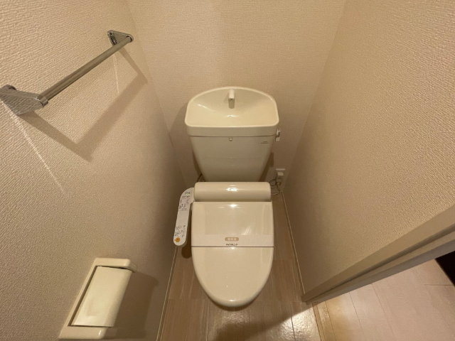����4