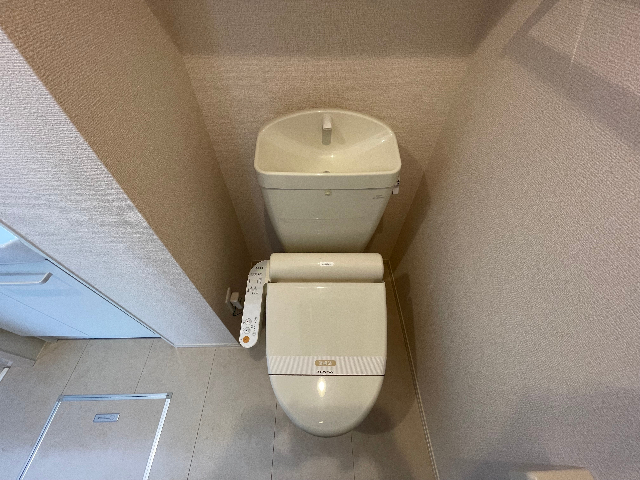 ����4