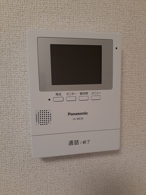 ����9