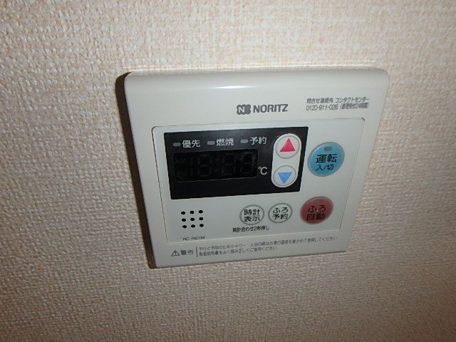 ����8
