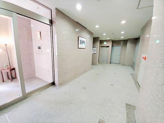 ����16