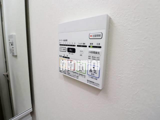 ����15