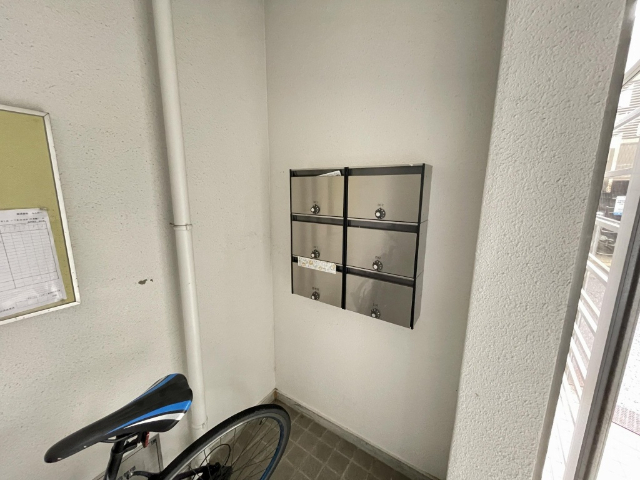 ����12