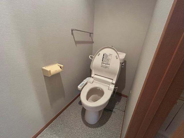 ����4