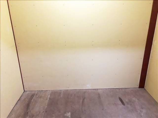 ����3