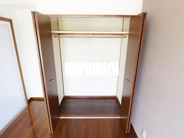 ����5