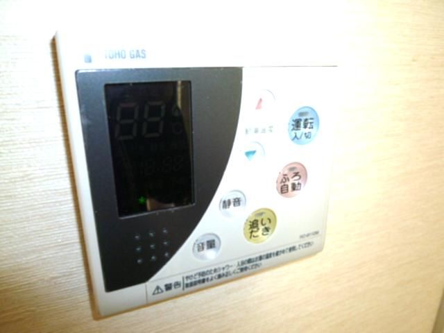 ����16