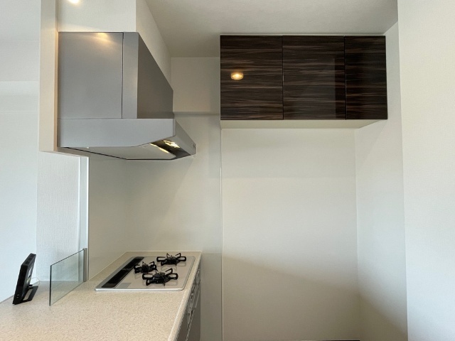 ����18