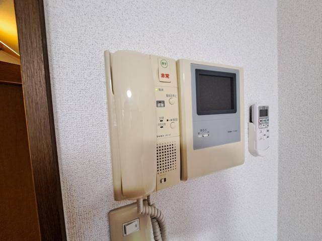 ����8