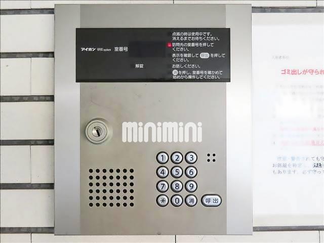 ����12