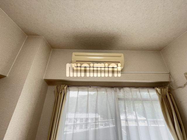����9