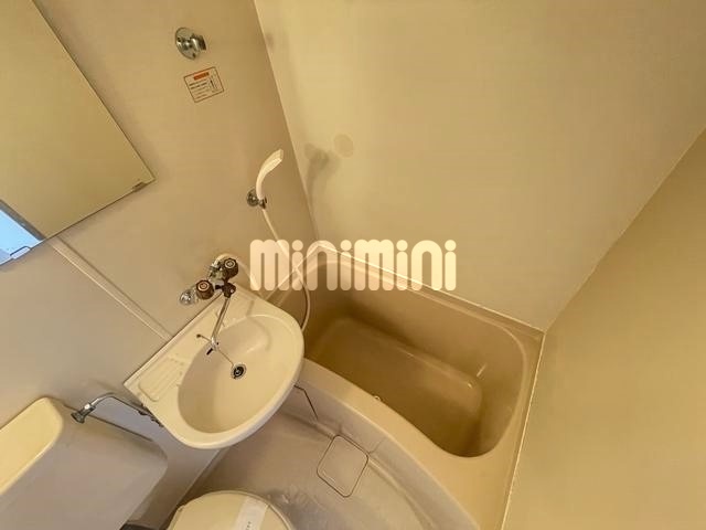 ����3