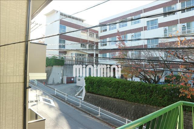 ����13