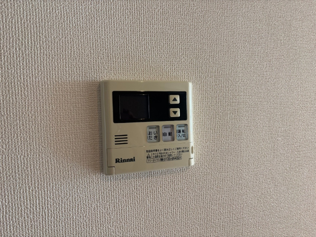 ����15