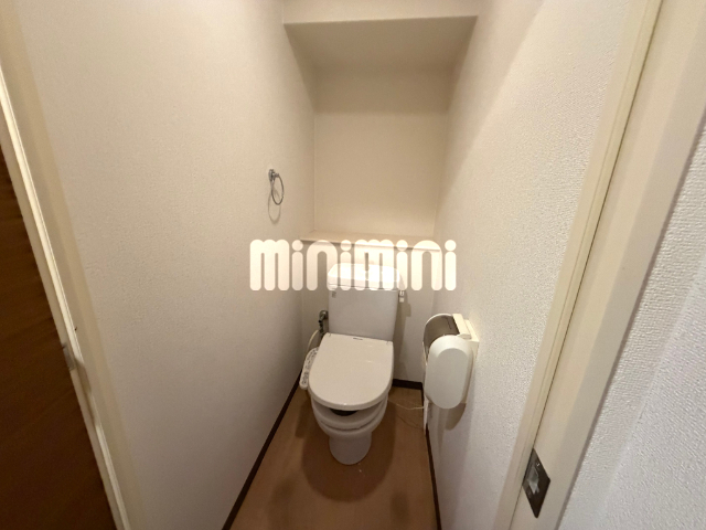 ����9