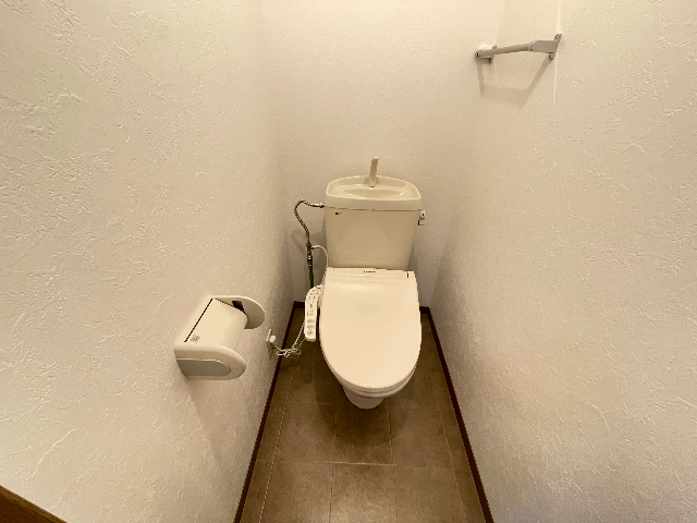 ����4
