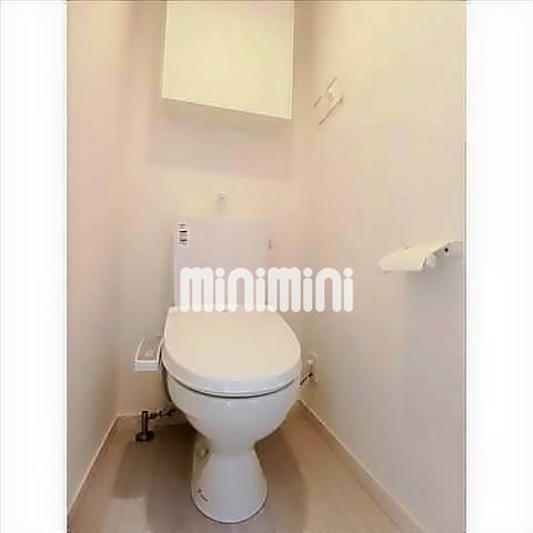 ����4