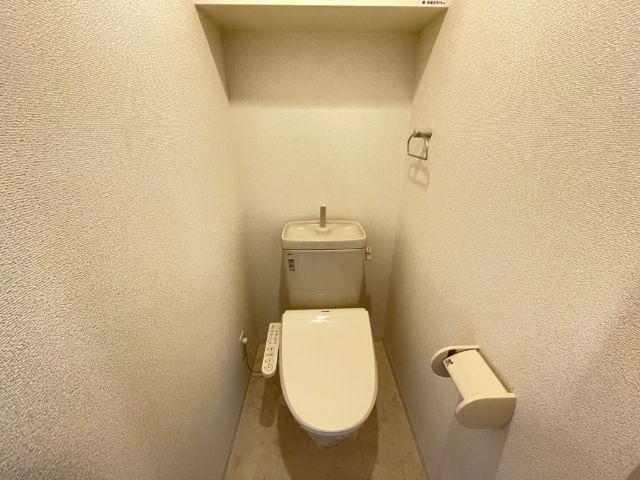 ����4