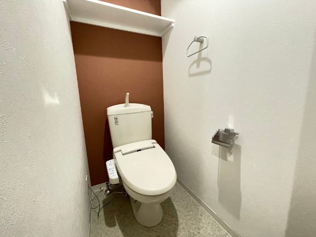 ����4