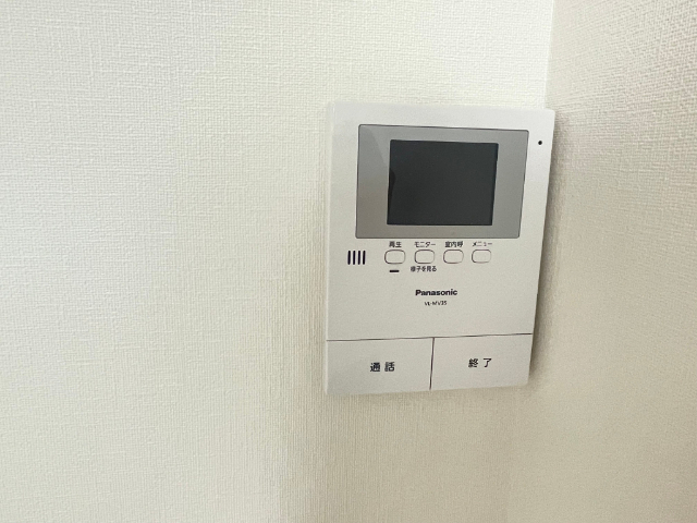 ����12