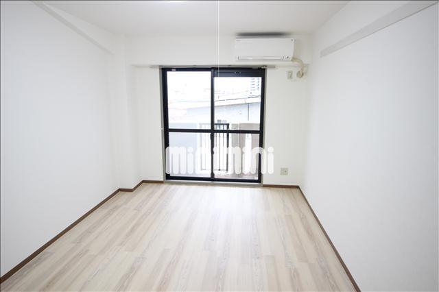 ����13