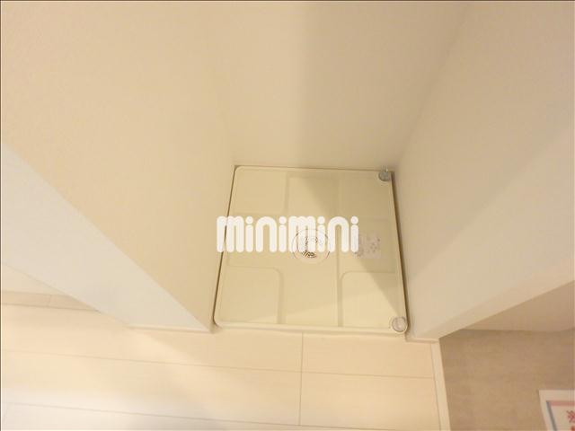 ����12