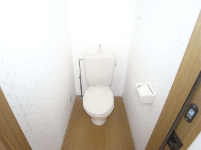 ����4