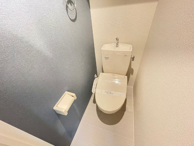 ����4