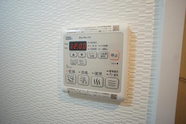 ����12