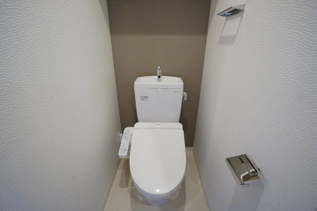 ����4