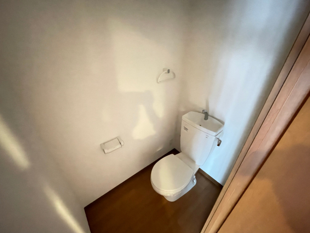 ����4