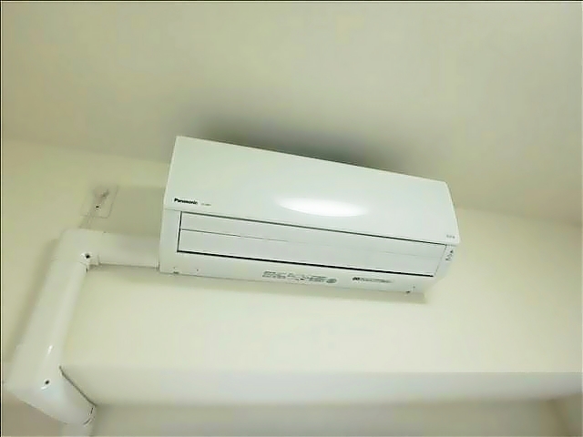 ����9