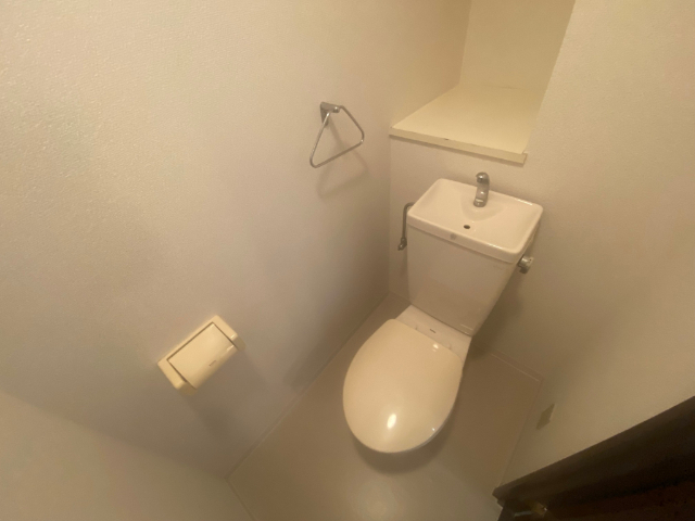 ����4