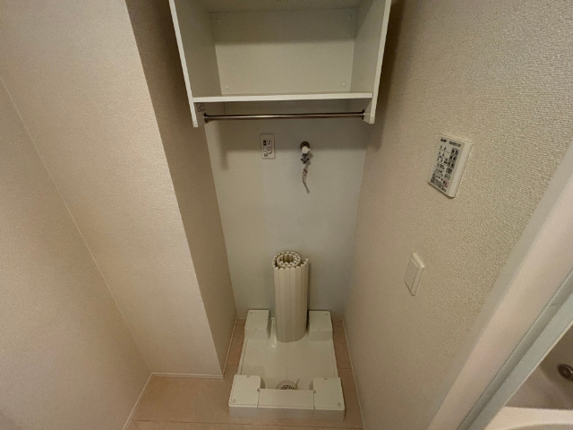 ����17