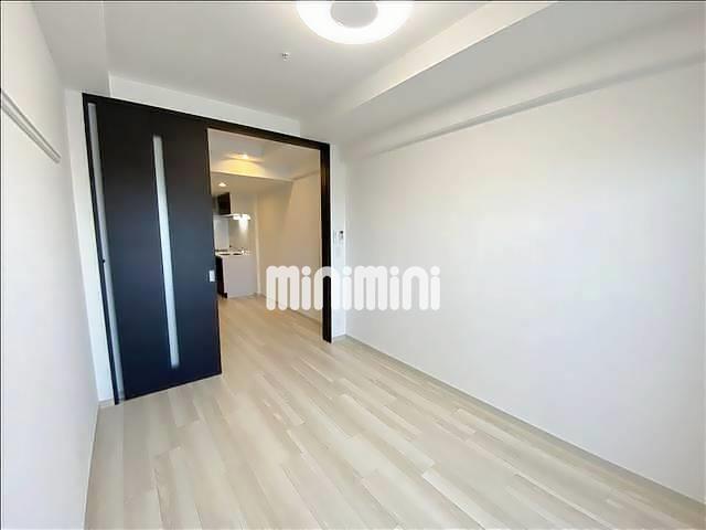 ����18