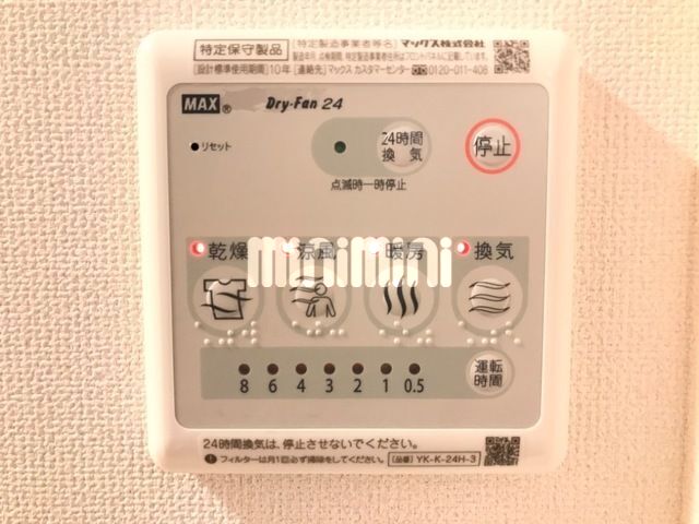 ����12
