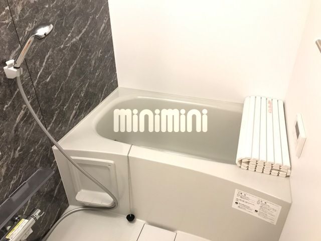 ����3
