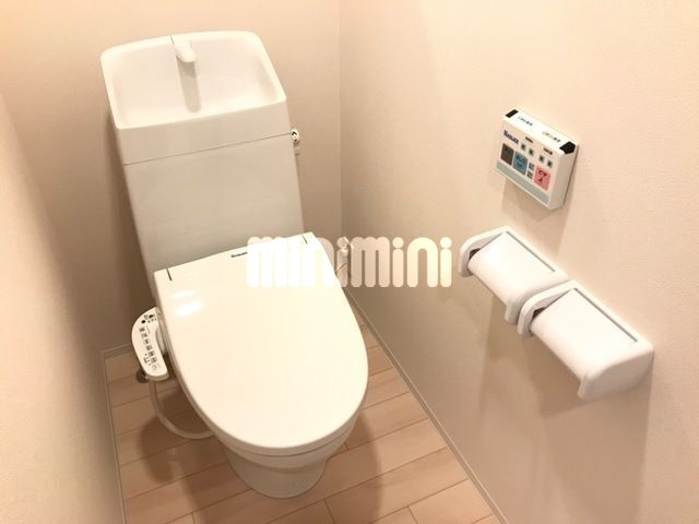 ����4