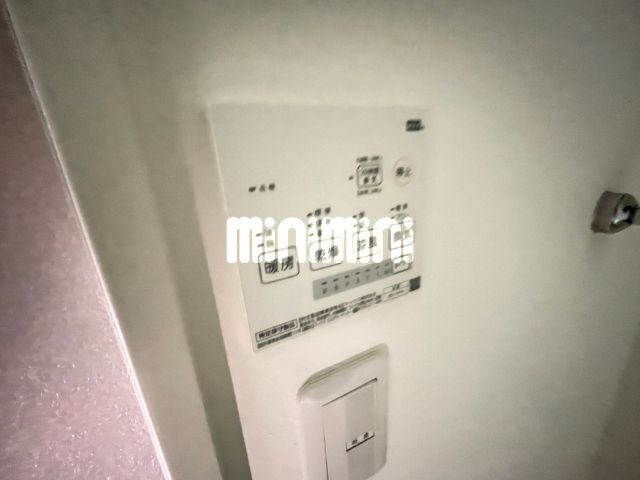 ����15