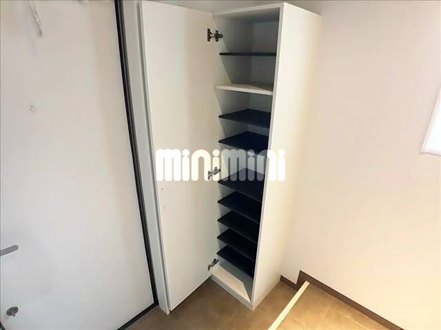 ����9