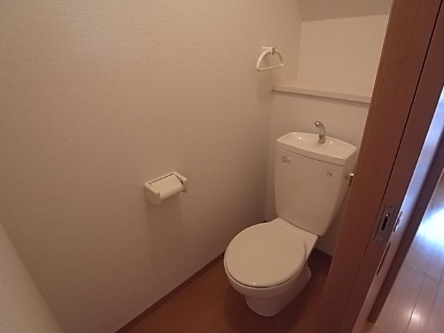 ����4